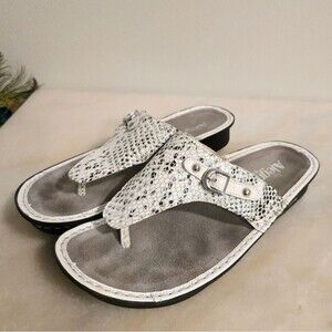 Alegria Vanessa Posh Silver Snakeskin Embossed Leather Thong Sandals Size 11.5
